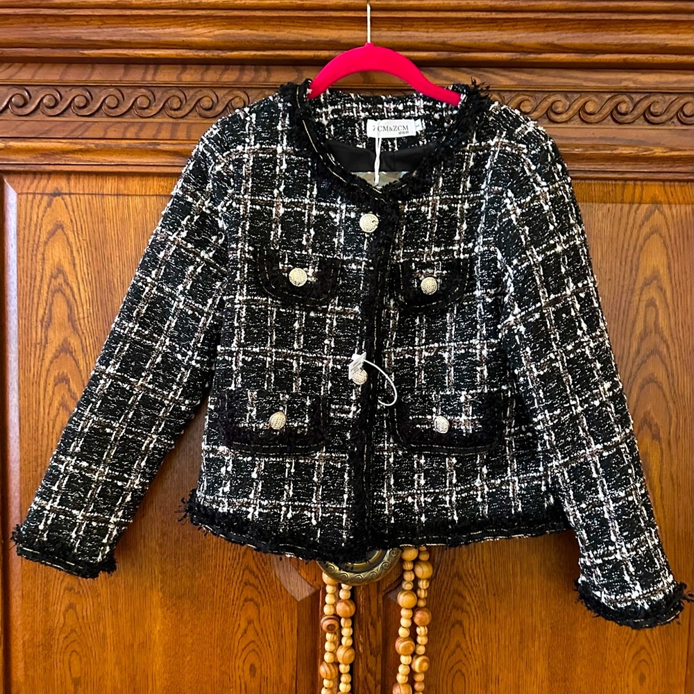 Tweed cropped Jacket with metallic thread and fringe detail